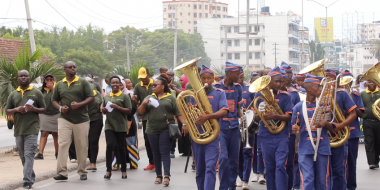 Members of the Kenyan Judiciary, Officials of the Tononoka Children’s Court, Advocates, Mediators, Court Users and children, led by the boys of the Borstal Brass Band, walked through the streets of Mombasa to let the public know about the launch of Court Annexed Mediation.